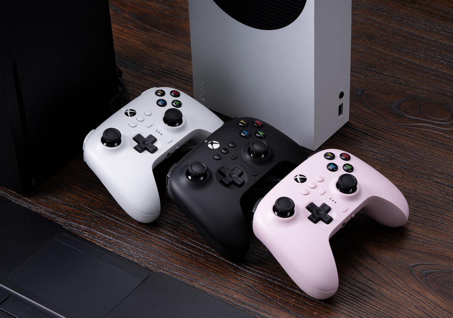 8Bitdo Ultimate Wired Controller for Xbox Series X, Xbox Series S, Xbox One, Windows 10 & Windows 11.Officially licensed